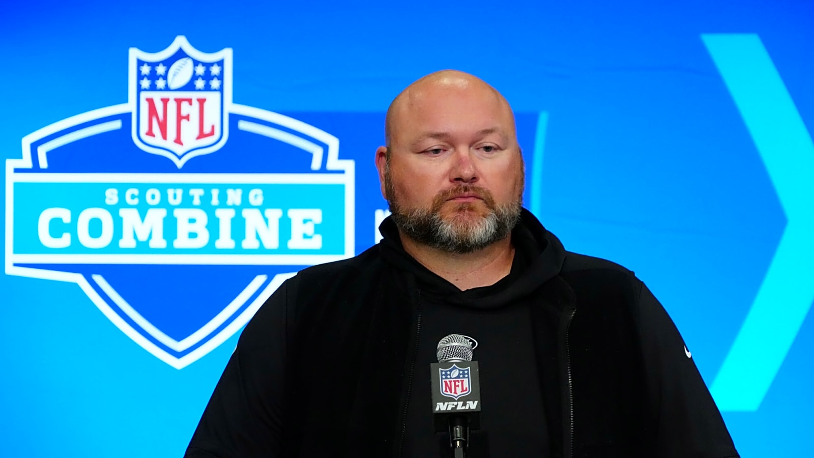 Eagles To Bring Back Joe Douglas