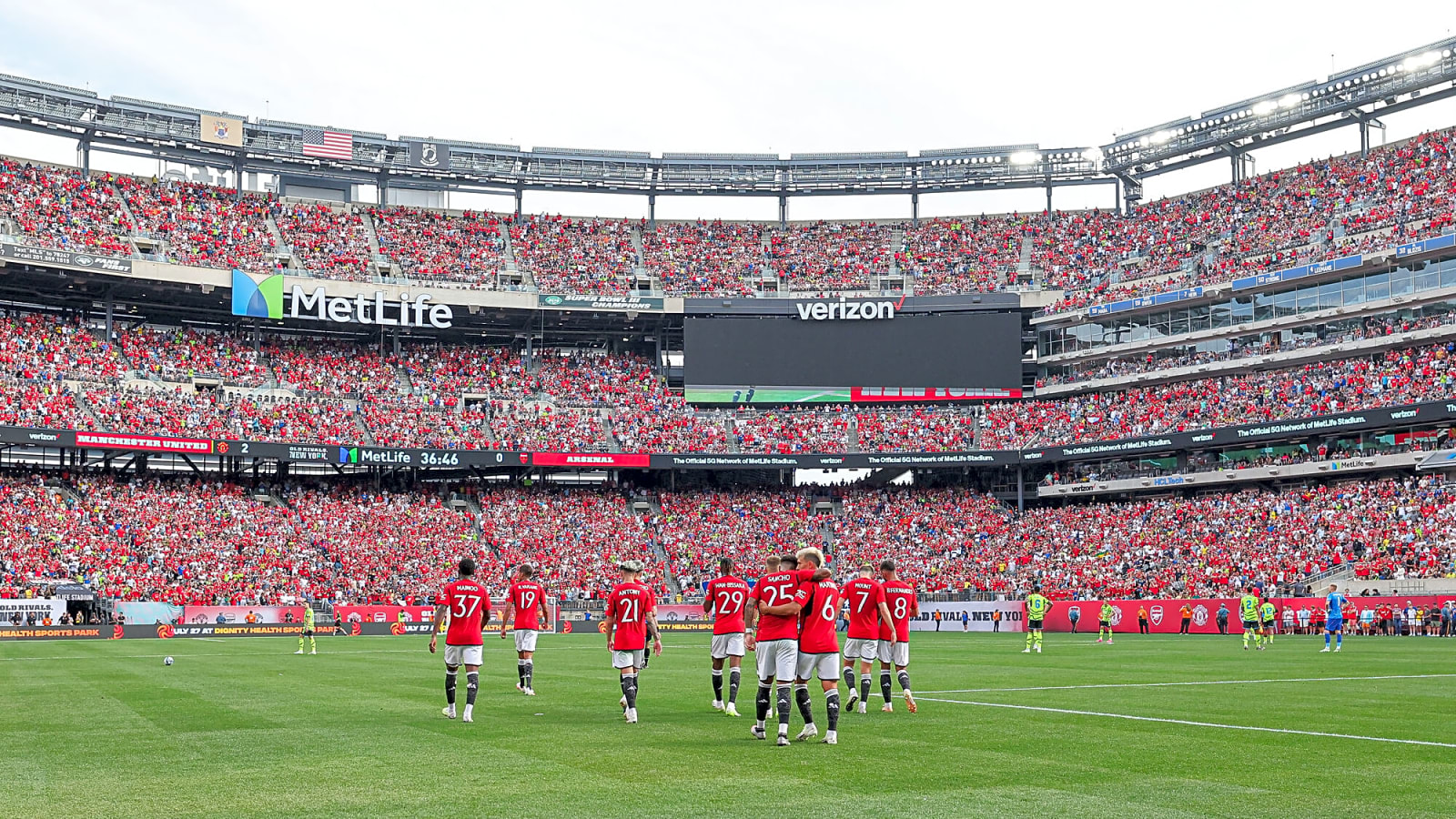 Why Can’t Manchester United Offload Players?