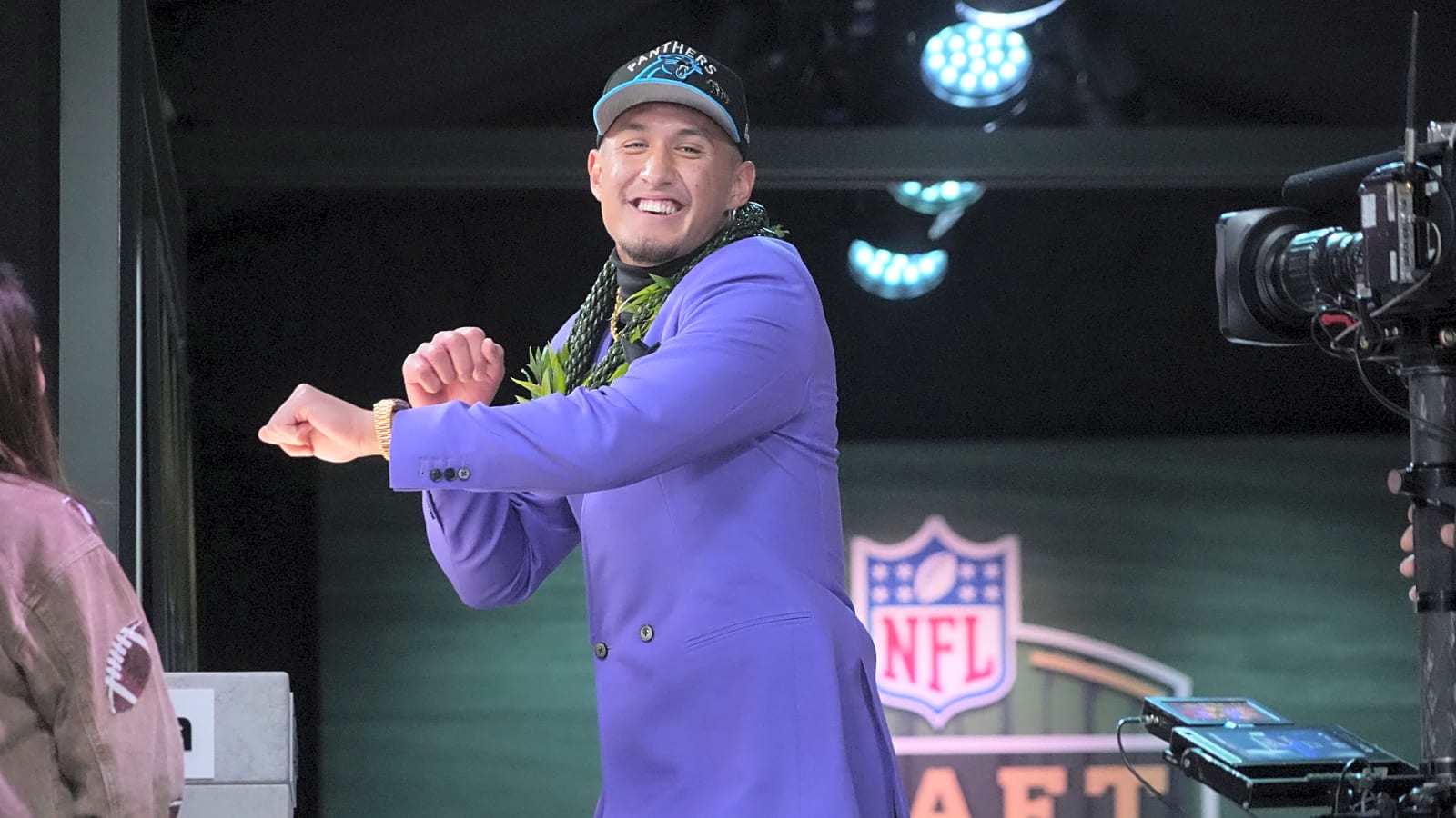 Panthers draft Tetairoa McMillan at No. 8