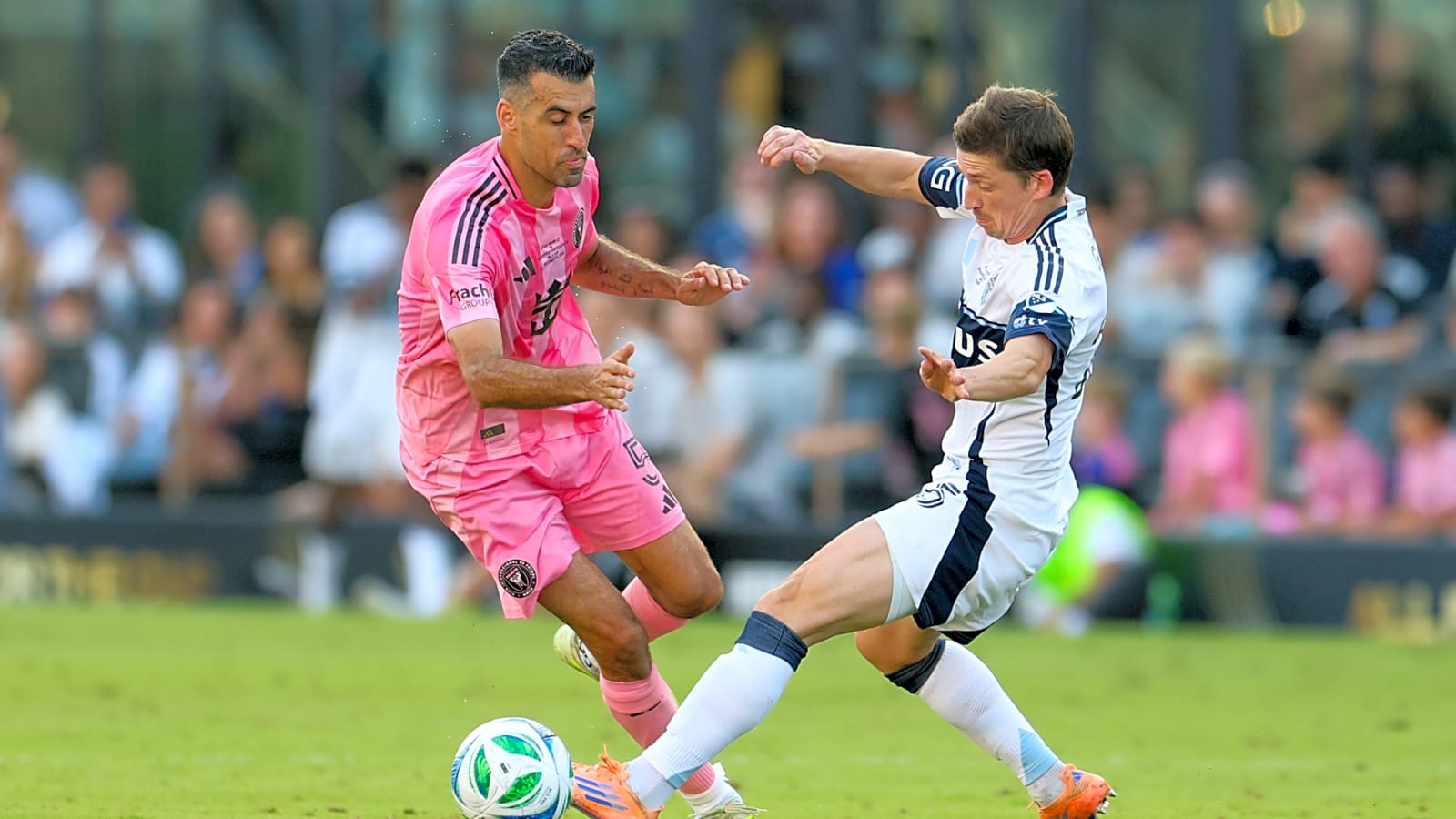 A blend of Busquets, Kroos & De Bruyne: Arsenal & Man United pursuing wonderkid transfer