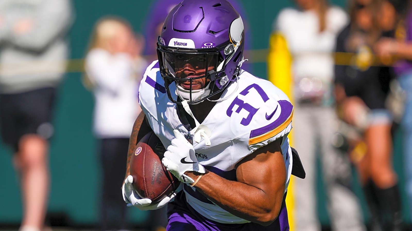 Veteran RB Myles Gaskin Announces Retirement