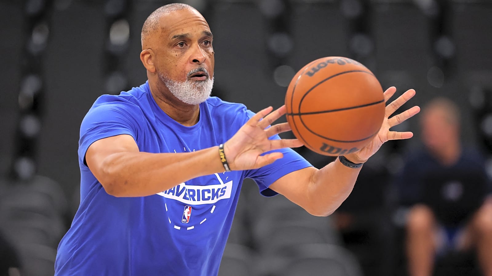 Mavericks Assistant Coach Phil Handy To Join Sixers