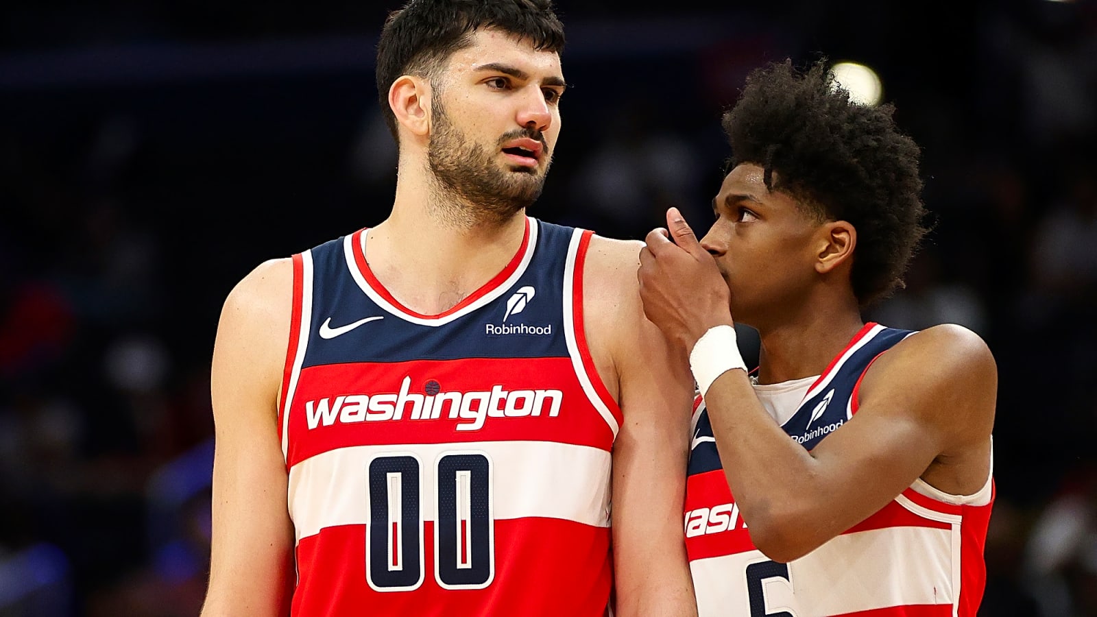 Free-agent big man returning to Wizards on two-way contract