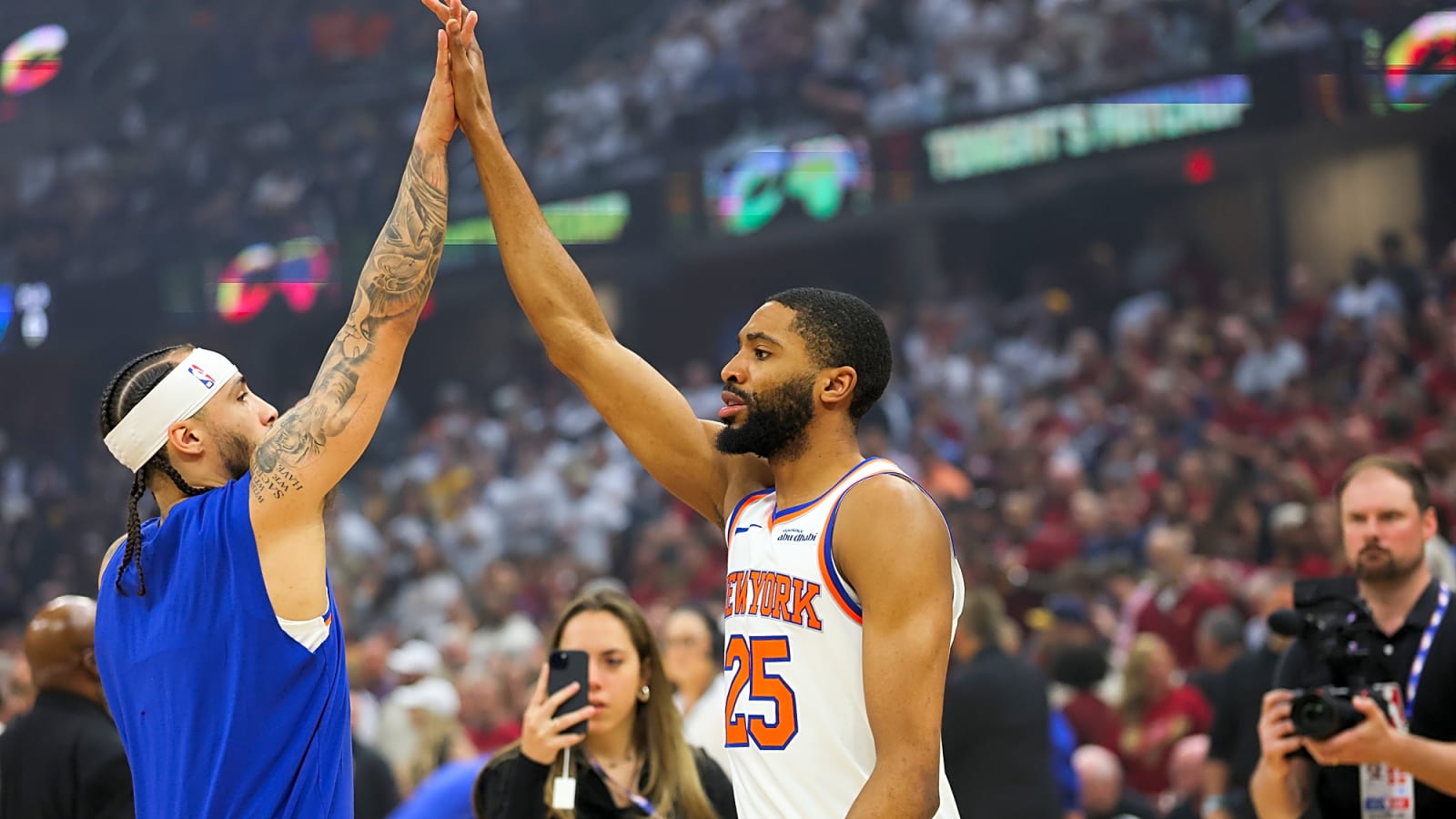 NBA Notes: Knicks, Mikal Bridges, Spurs, Harrison Barnes, Sixers