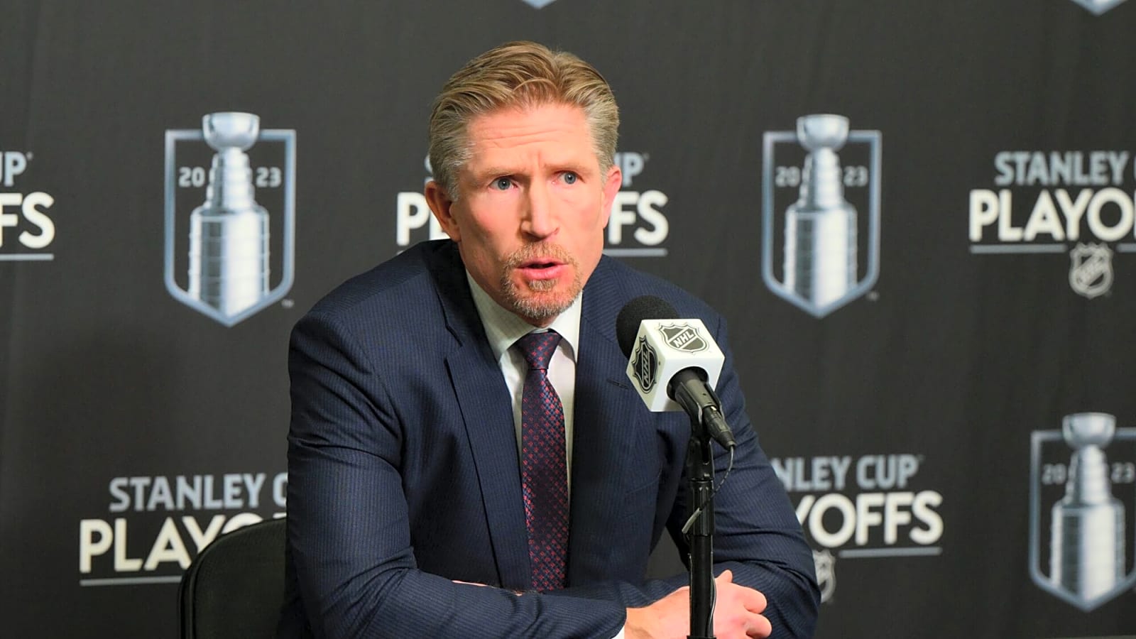 Avalanche hire Dave Hakstol as assistant coach