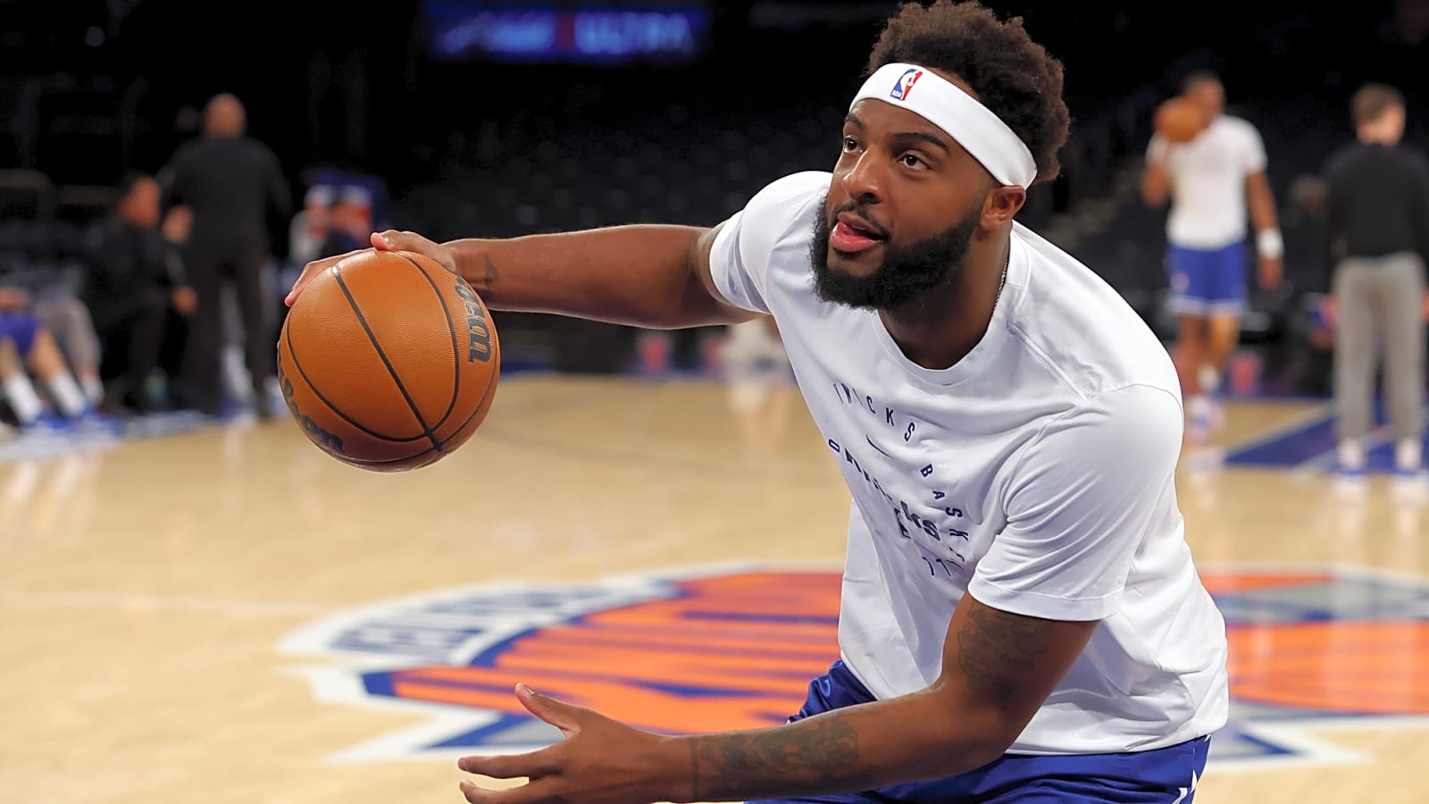 Watch: Pistons' Reed, Knicks' Robinson get into shoving match
