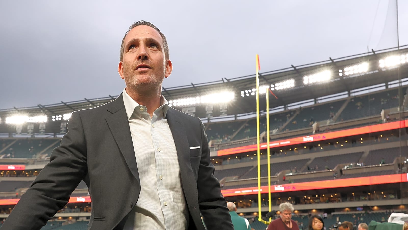 Eagles sign one of NFL's top remaining free agents