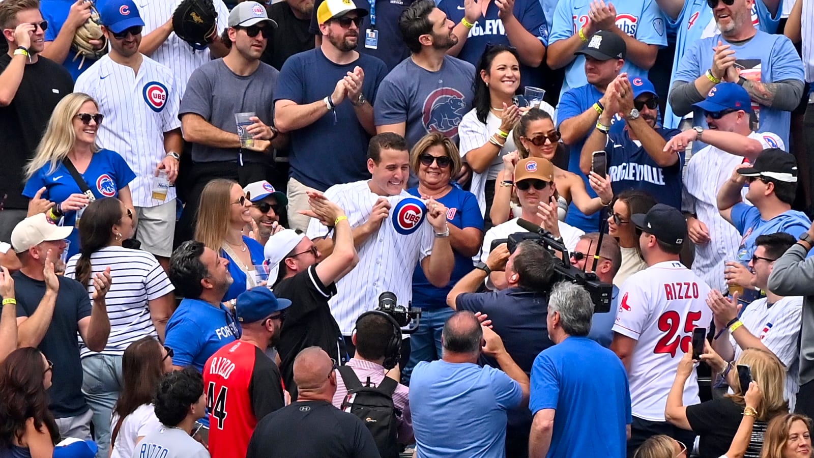 Anthony Rizzo nearly caught Cubs player's first MLB home run