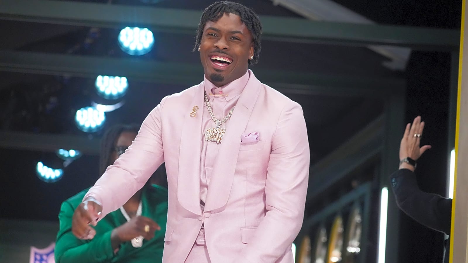 Baltimore Ravens select Malaki Starks in first round of 2025 NFL Draft