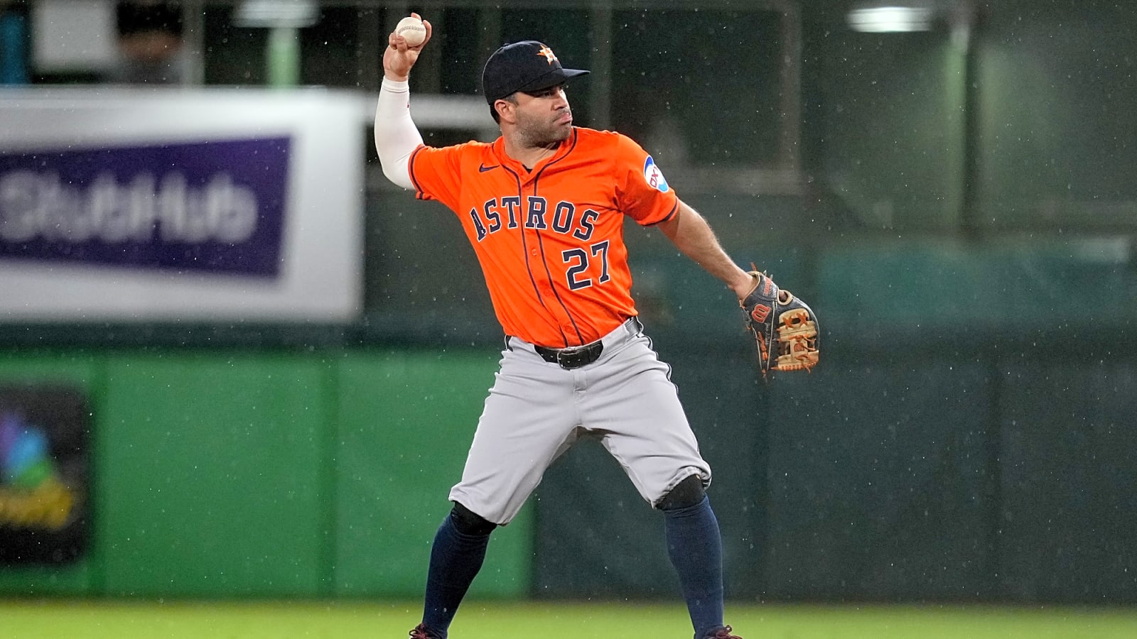 Astros' Jose Altuve undergoes a minor foot procedure