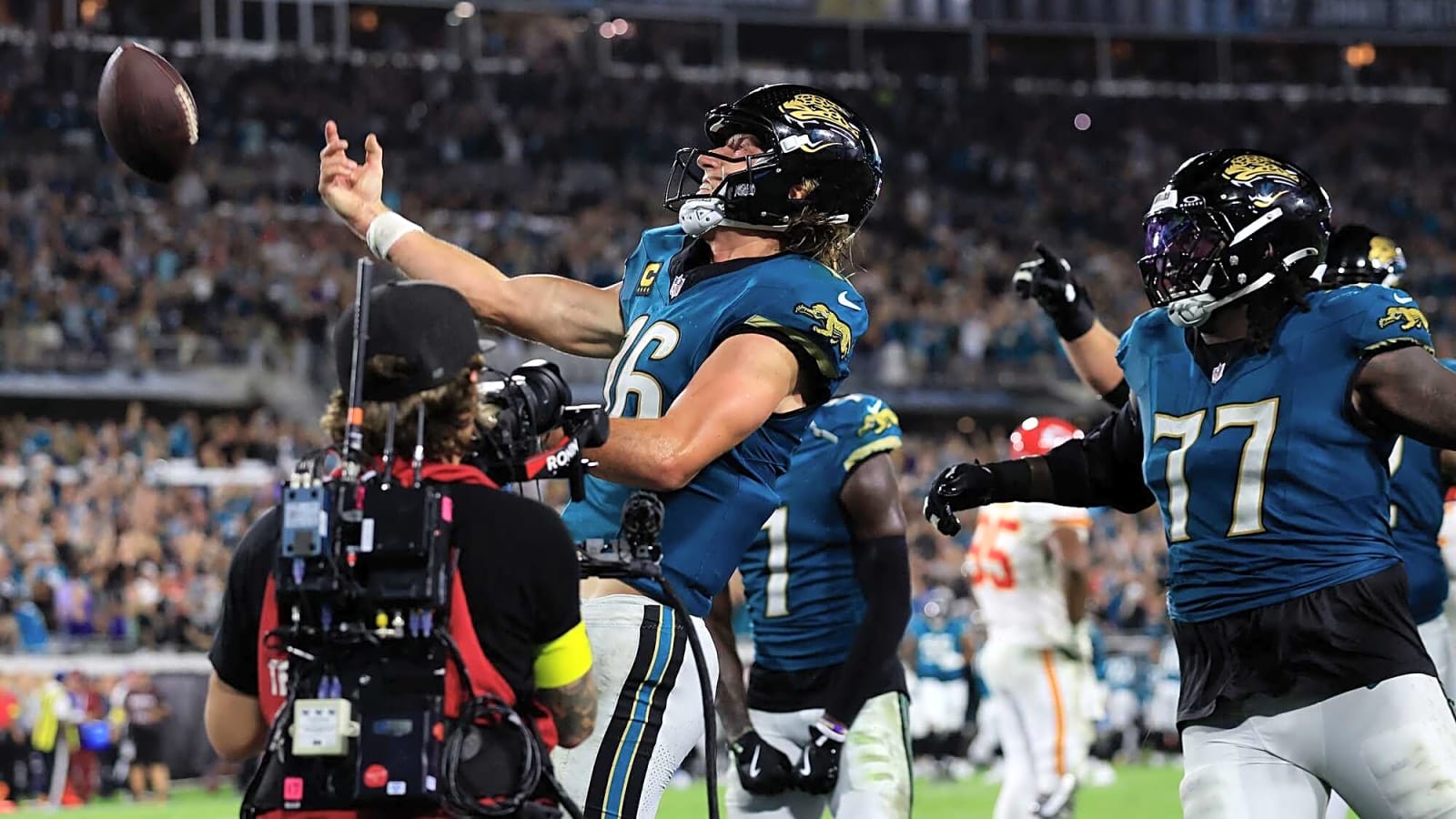Jaguars' Trevor Lawrence somehow scores game-winning TD after falling
