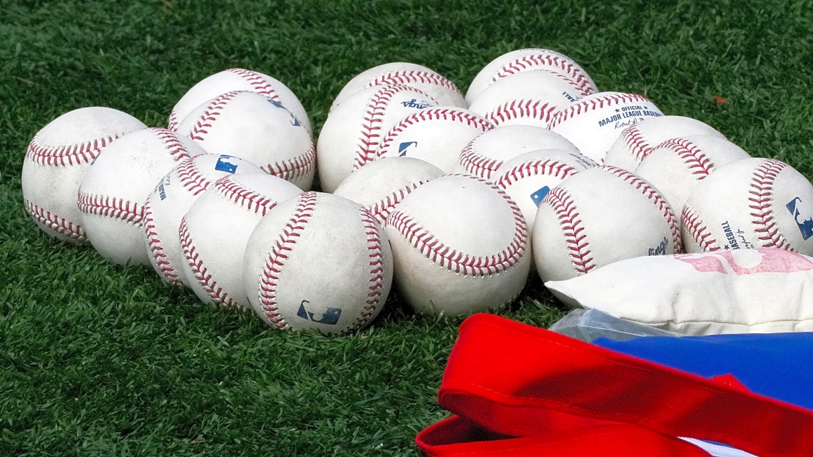 MLB, agents scramble to help Venezuelan players before season