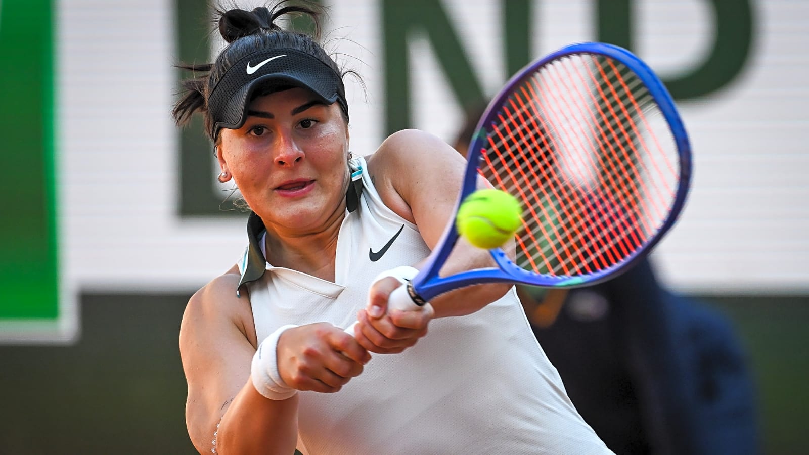 Bianca Andreescu kicks off grass season strong: Cruises through first round at Libema Open