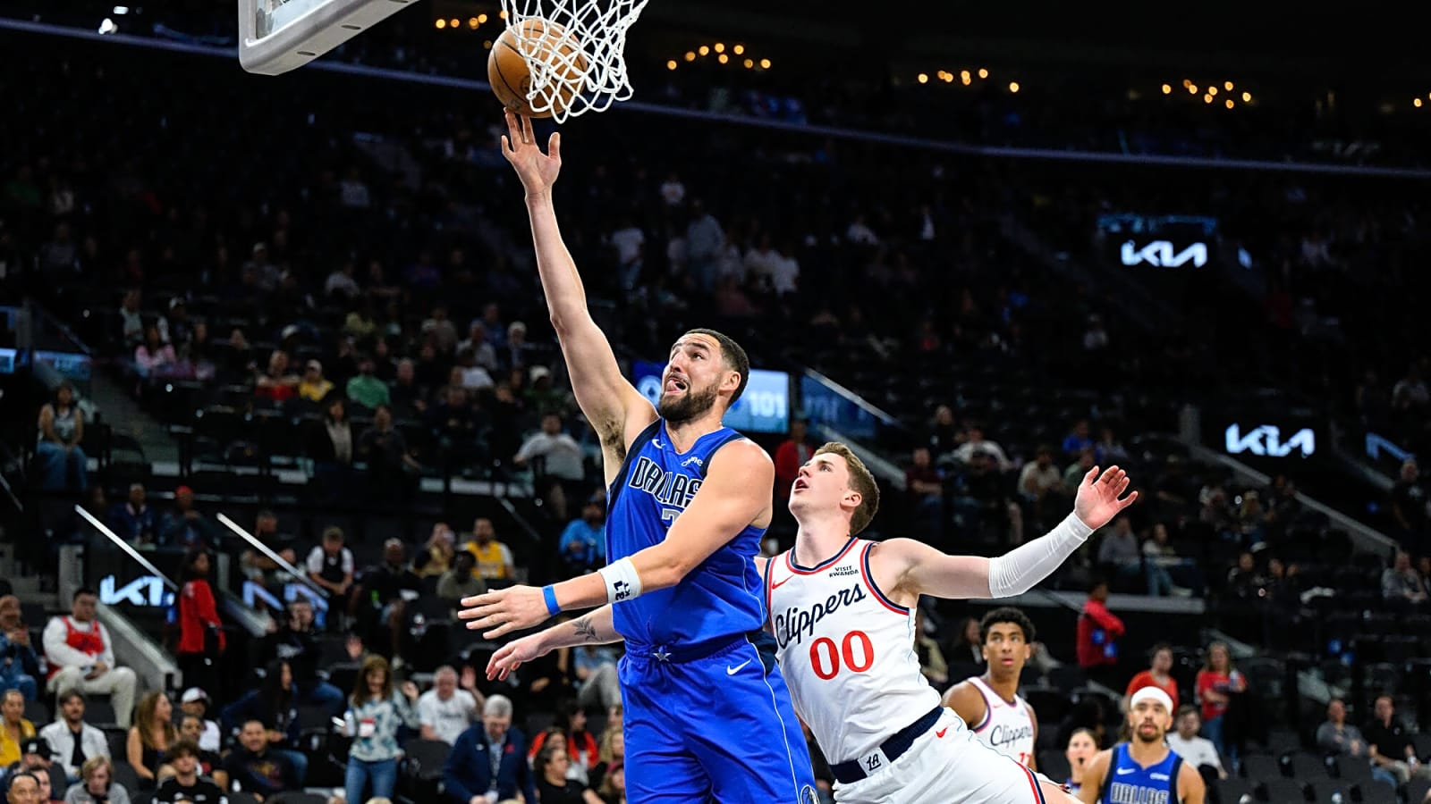 Mavs Reportedly Not Discussing Buyout With Klay Thompson