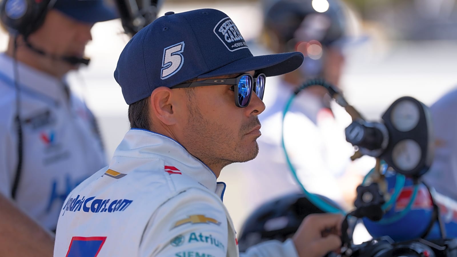 Kyle Larson remembers racing Kyle Busch for 2018 Chicagoland win: 'Brings a smile to my face'