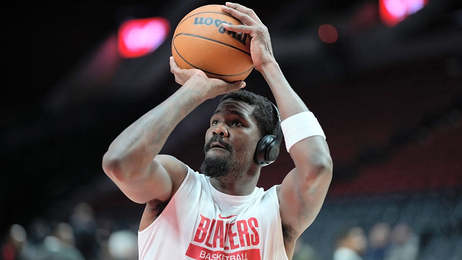 Former No. 1 pick to sign with Lakers