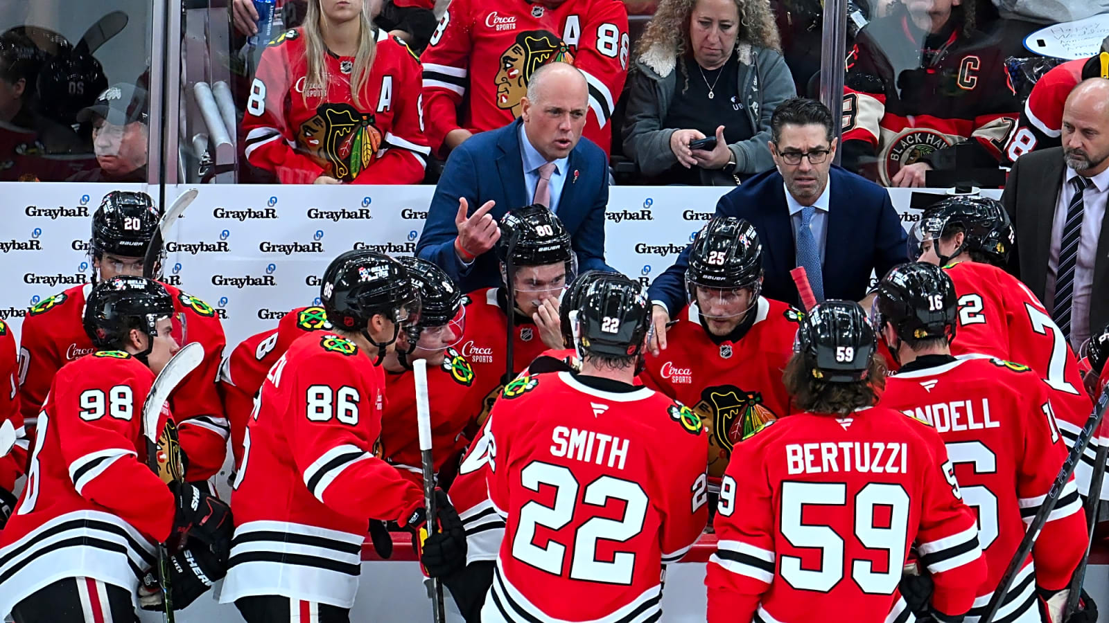Recap: Blackhawks dethrone Kings, win at home 2-1