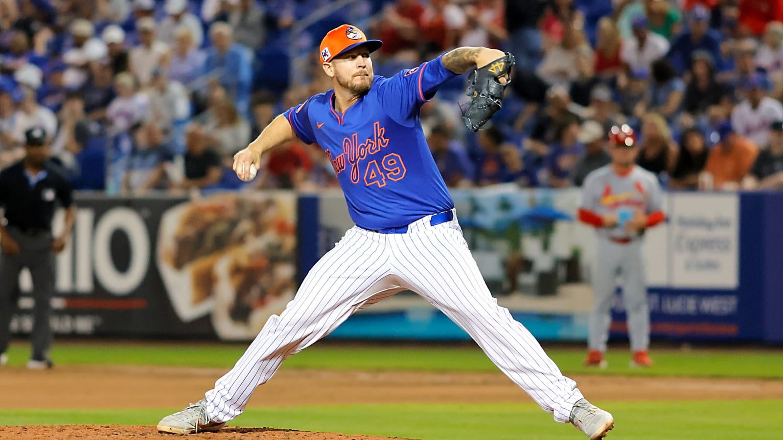 Mets select righty Chris Devenski, place lefty Danny Young on IL