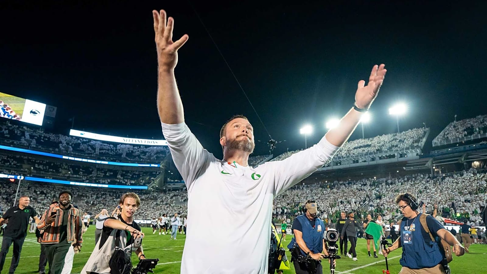 Oregon Ducks fans receive positive reassurance regarding Dan Lanning&#39;s future with the program