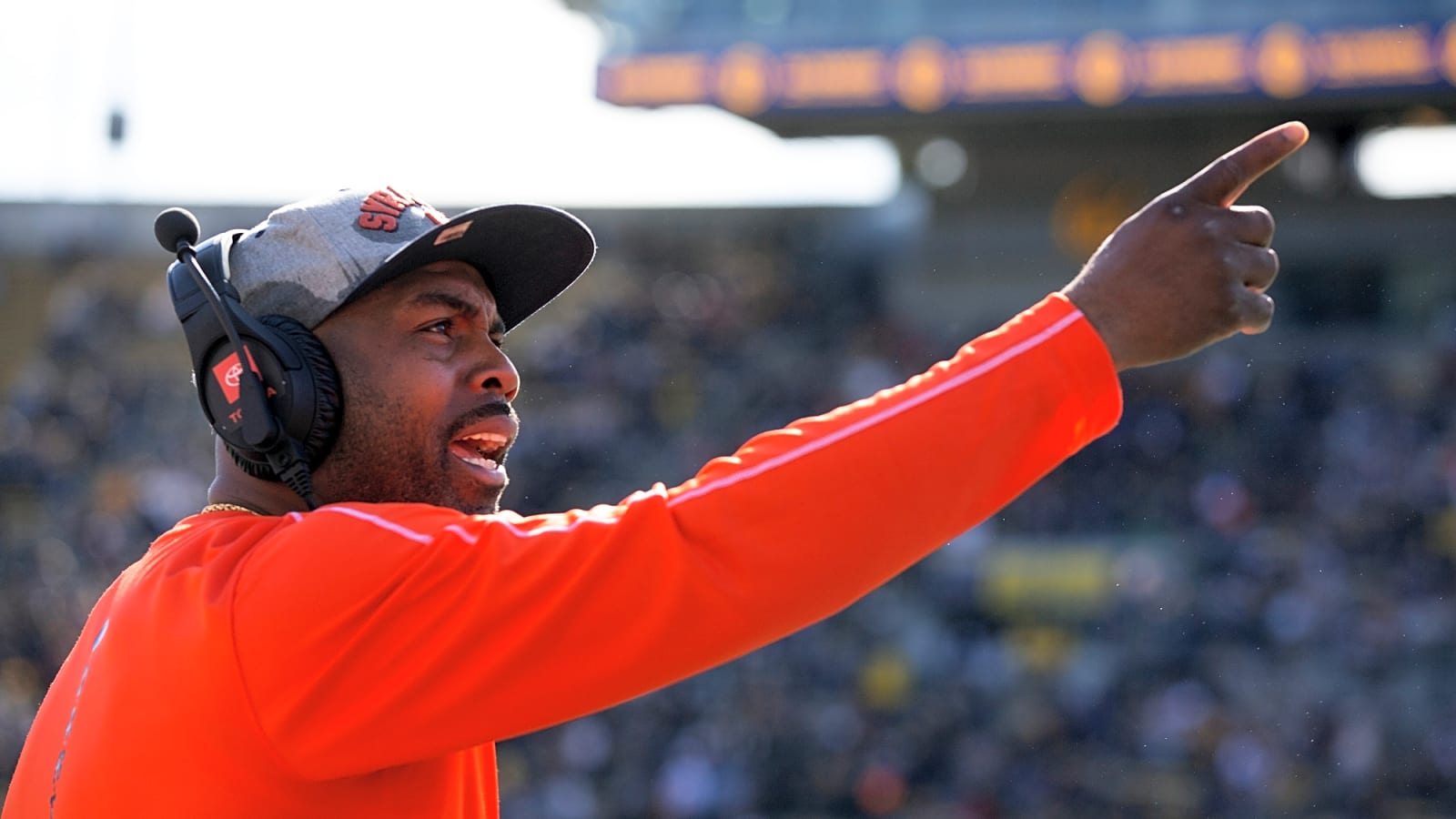 Syracuse coach doesn't hold back on WR who entered transfer portal over absurd NIL demands