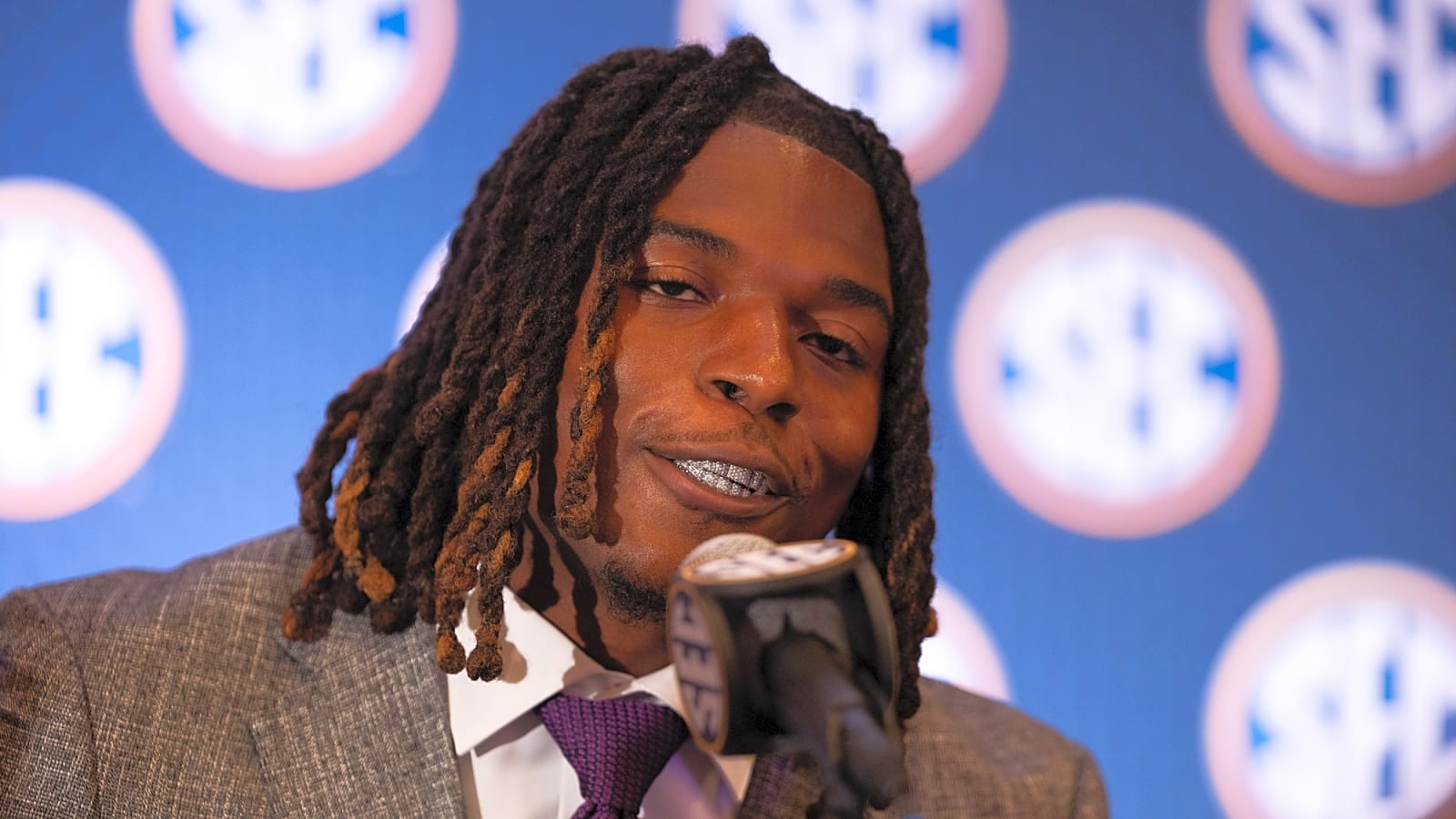 LSU star inks NIL deal with national favorite soda company and finds a way to give back through his agreement