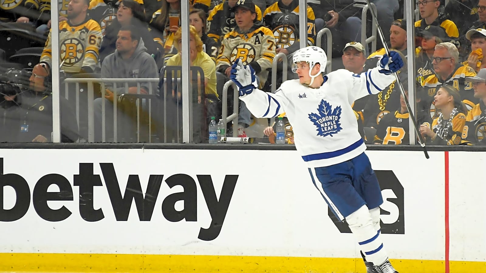 Canucks one of the final 3 NHL teams in play for UFA David Kampf: report