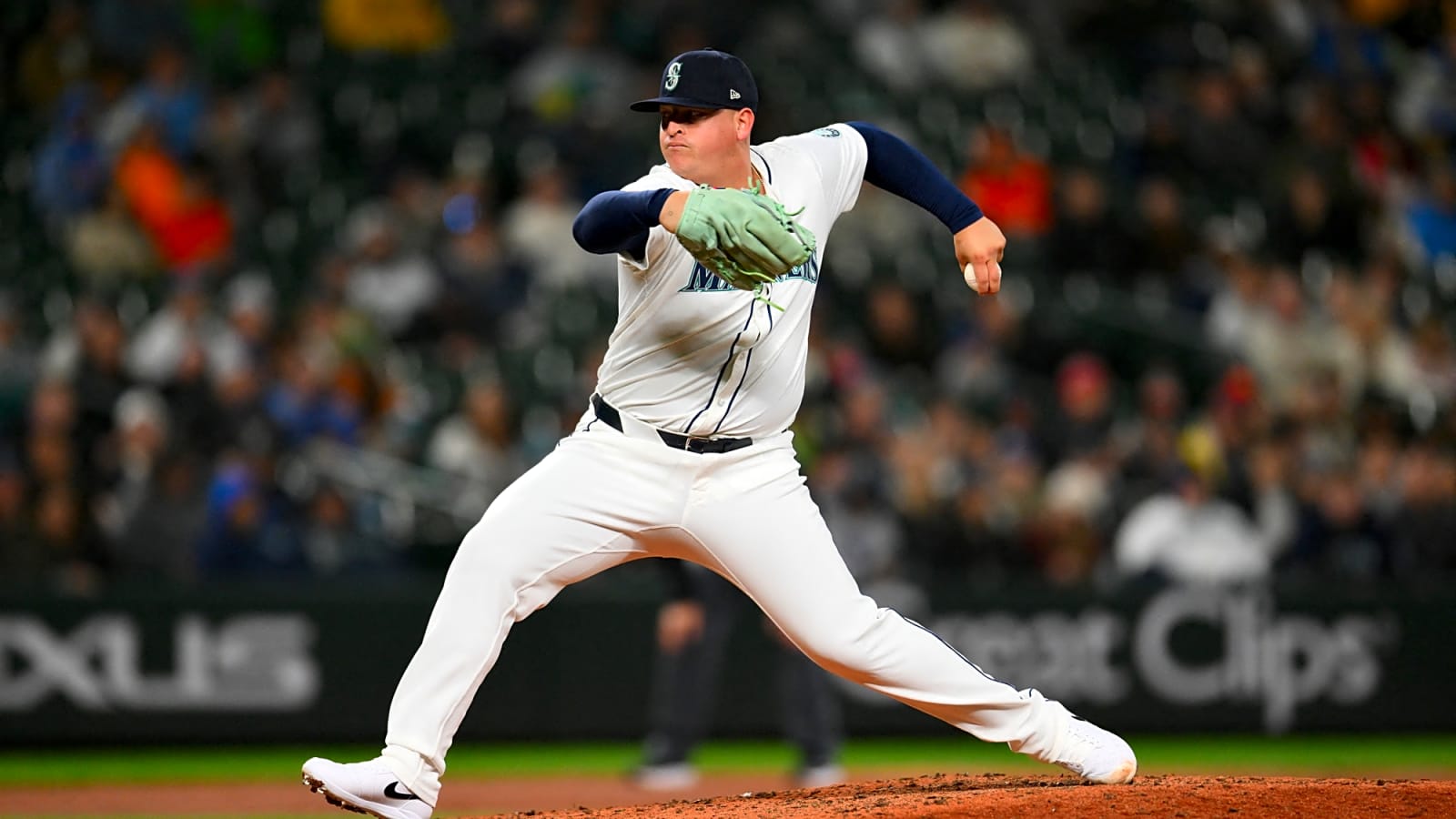 Mariners Outright Jhonathan Díaz