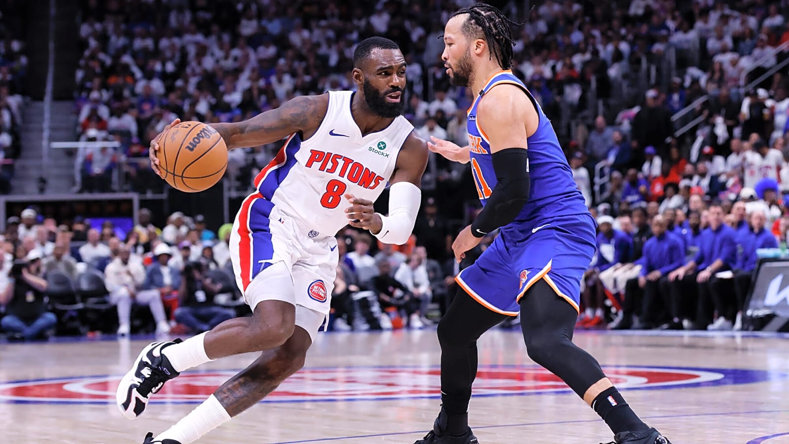 Watch: Tim Hardaway Jr. shoves down two Knicks players