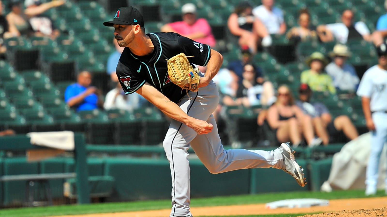 Astros select veteran righty while designating another for assignment