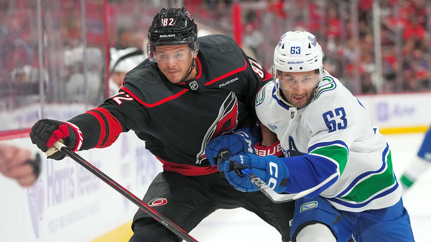 Why the Canucks should not trade for Jesperi Kotkaniemi