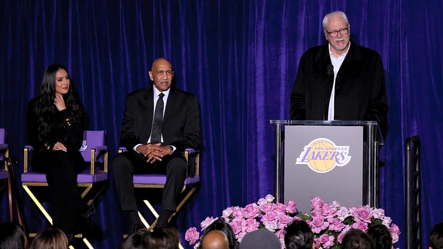 Lakers to honor Phil Jackson with statue outside Crypto.com Arena