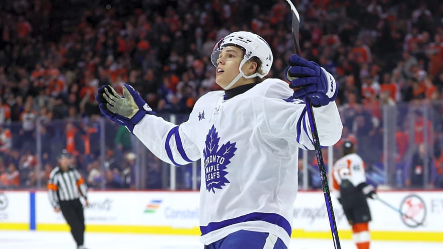 Maple Leafs’ Berube highlights standout games from Laughton, Cowan, Hildeby after win vs. Flyers