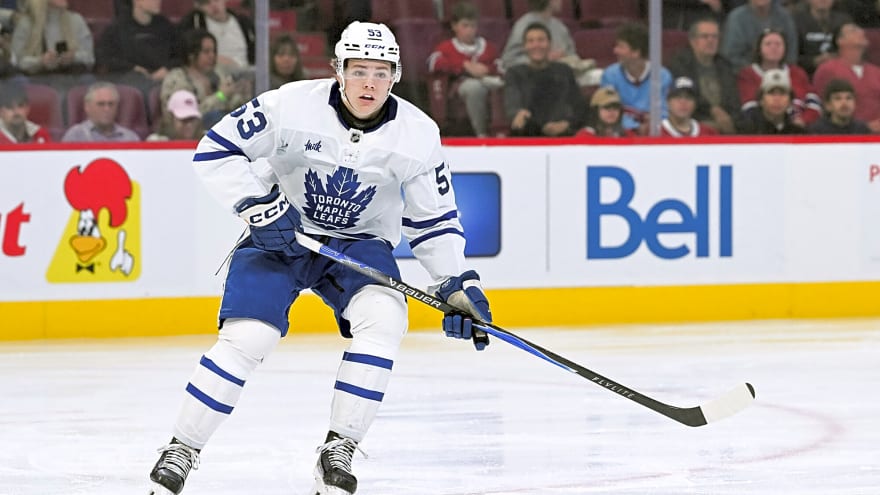 Maple Leafs’ Easton Cowan records 1st NHL goal vs. Flyers