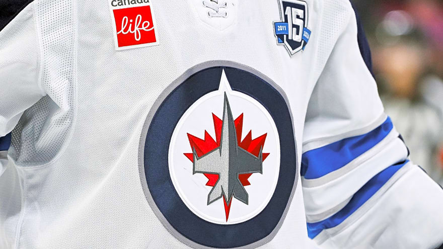 Jets sign Lucas Wahlin to one-year contract