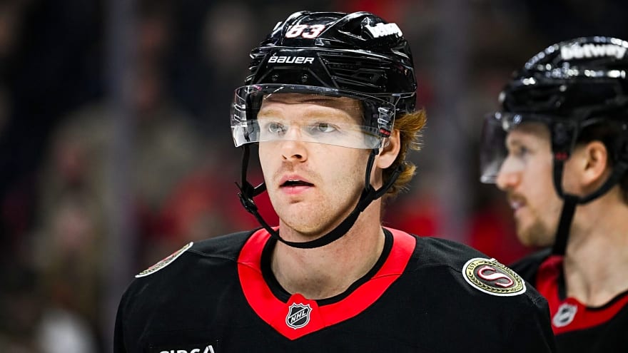 Senators re-sign Stephen Halliday to two-year contract extension