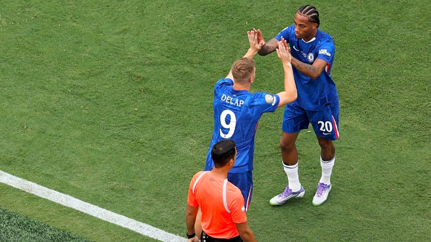 'It’s another option' – Micah Richards makes interesting suggestion to get best out of Liam Delap