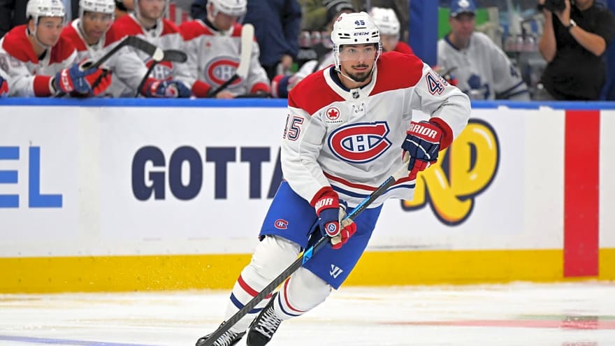 Canadiens’ Alexandre Carrier leaves game against Penguins