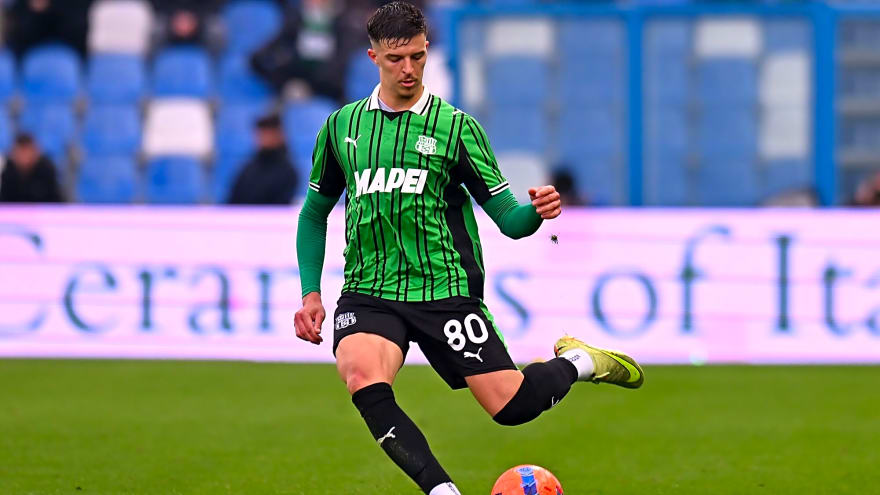 Sources: Man United sending scouts regularly to watch 22-year-old centre-back