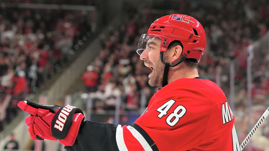 Hurricanes’ Jordan Martinook out day-to-day with lower-body injury