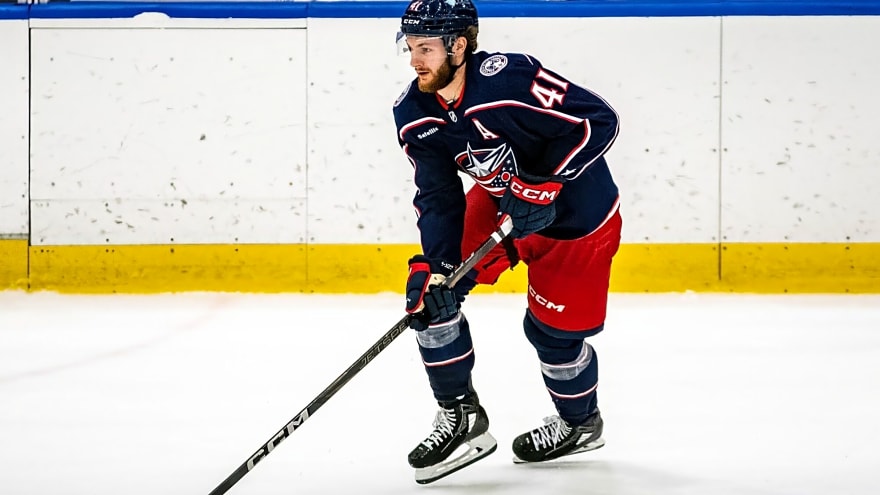 Blue Jackets sign Hunter McKown to one-year contract extension
