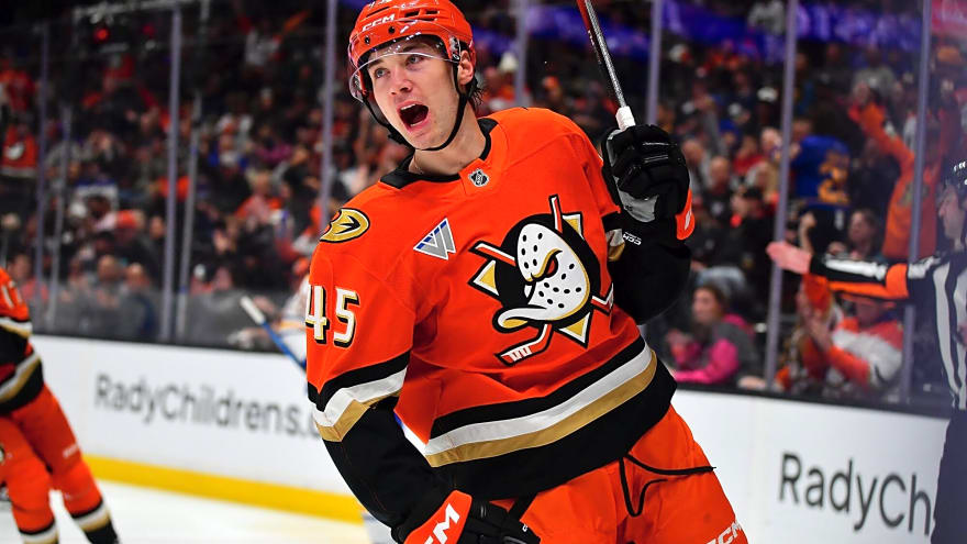 Beckett Sennecke has been an underrated difference maker for the Ducks