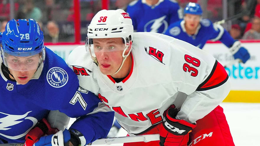 Hurricanes sign Noel Gunler, Gavin Bayreuther to one-year contracts