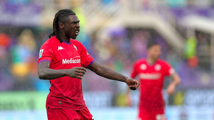 Man United offered 'phenomenal' star with 25 goals, but they must sell two players first