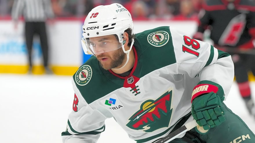 Wild’s Vinnie Hinostroza sustains ‘serious’ injury against Penguins