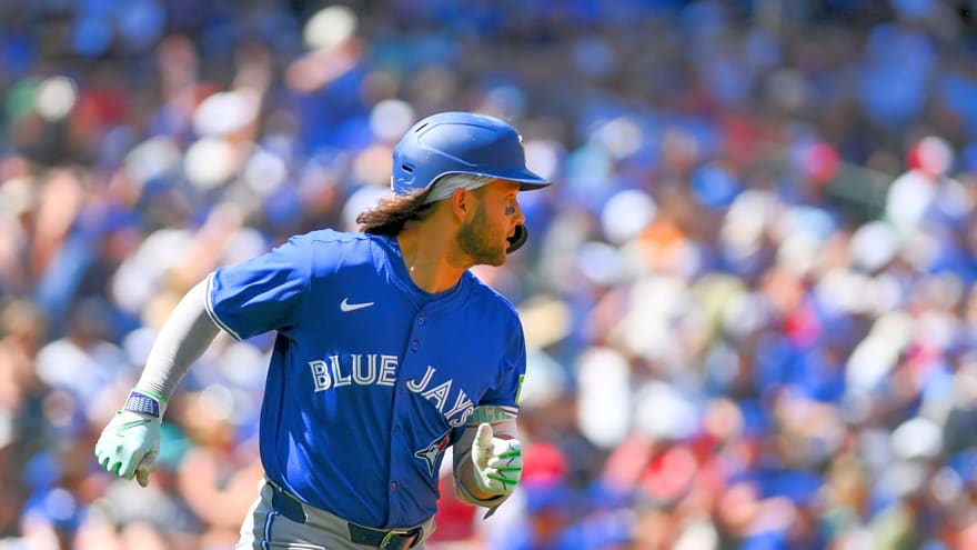 Yankees News & Buzz: Could Yanks trade power-speed threat to sign elite contact hitter? Exploring trade for lefty reliever, more