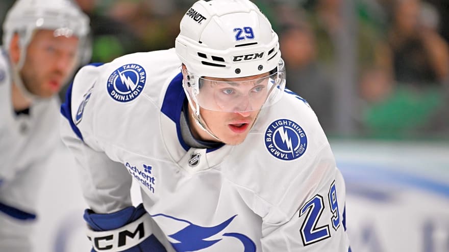 ‘I don’t know if they should keep their job’: Cooper on penalty box attendant after Holmberg injury