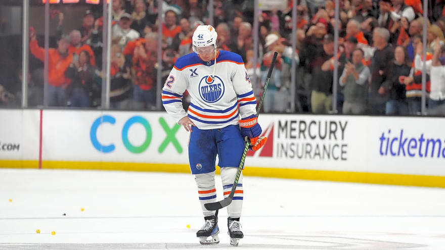 ‘Change the coach, ideally the GM too’: Oilers fans react to earliest playoff elimination since 2021