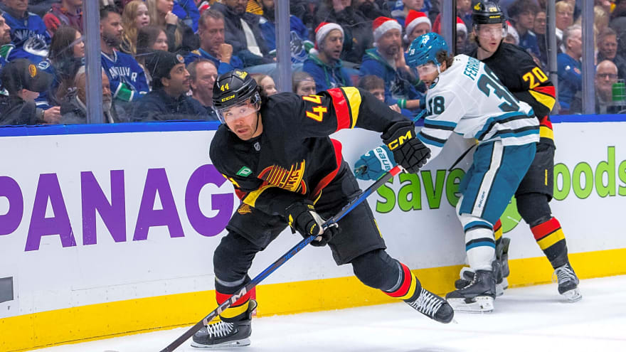 Canucks trade rumours: What could the Sharks offer for Kiefer Sherwood?