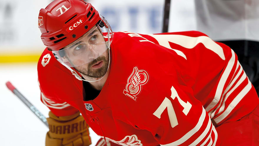 Red Wings fans boo Dylan Larkin in return from injury