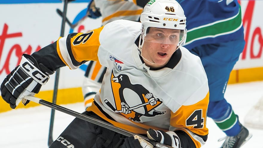 Penguins’ Blake Lizotte out day-to-day with lower-body injury